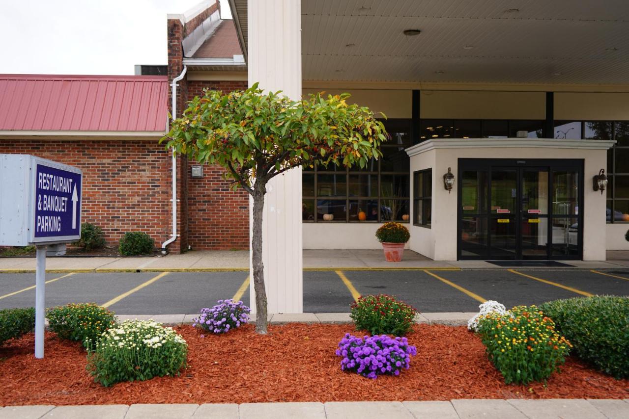 Rodeway Inn & Suites East Windsor Eksteriør billede