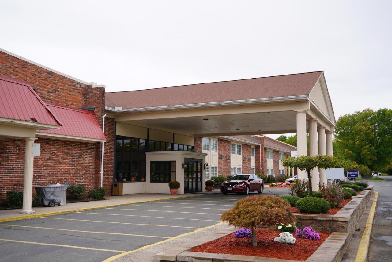 Rodeway Inn & Suites East Windsor Eksteriør billede