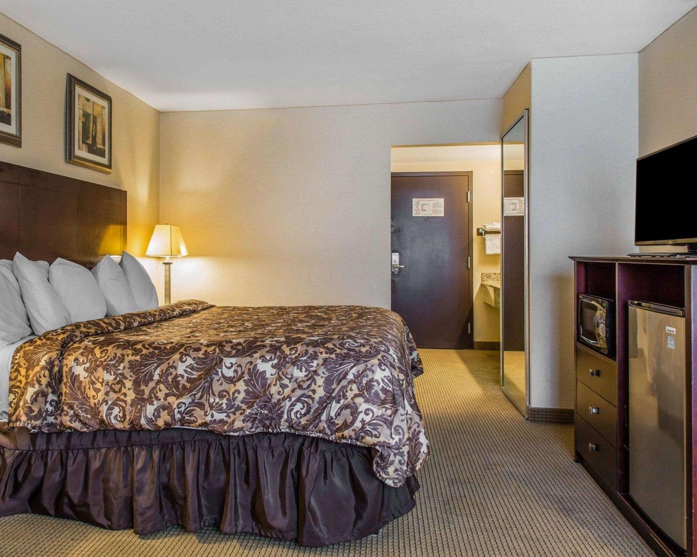 Rodeway Inn & Suites East Windsor Eksteriør billede