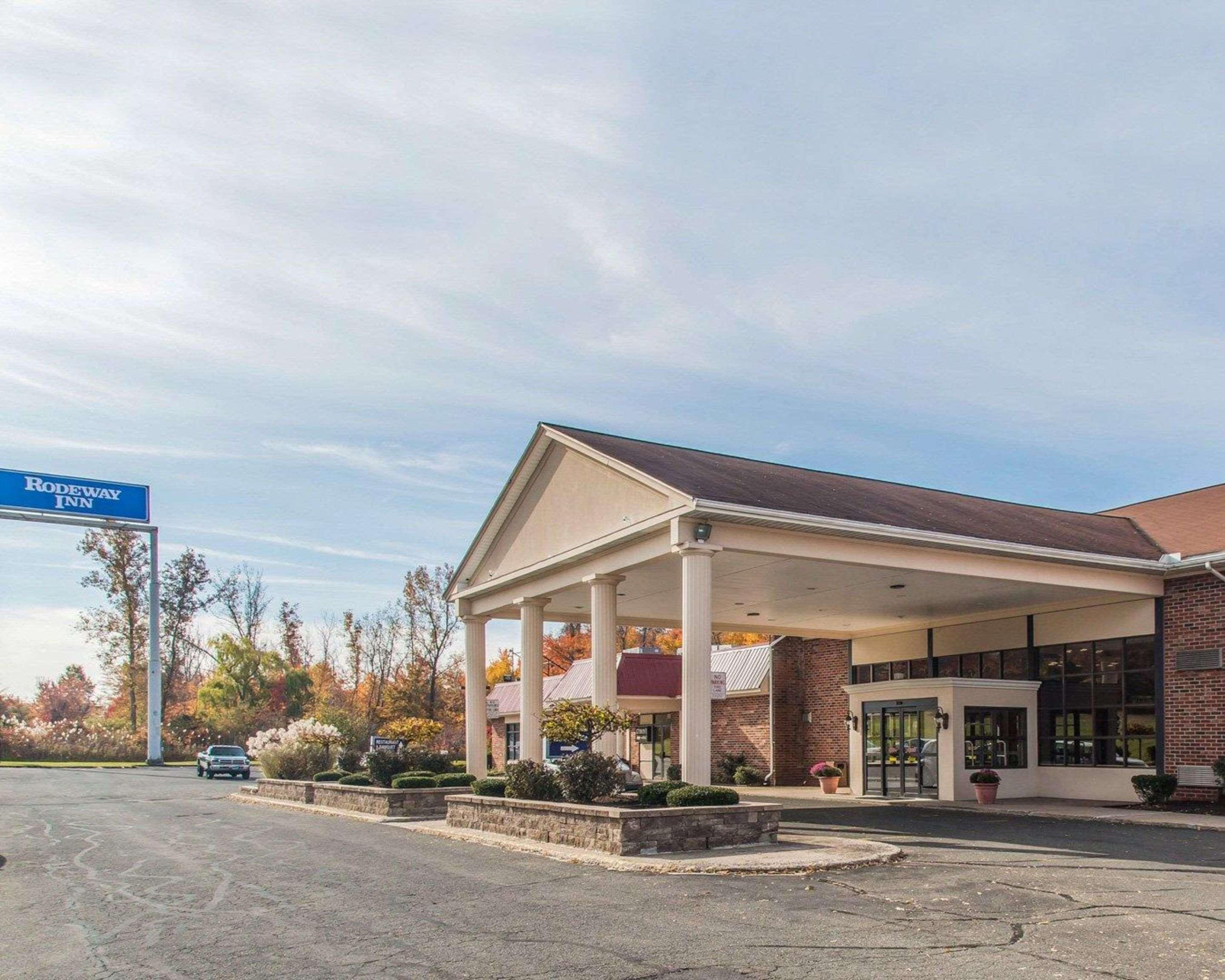 Rodeway Inn & Suites East Windsor Eksteriør billede