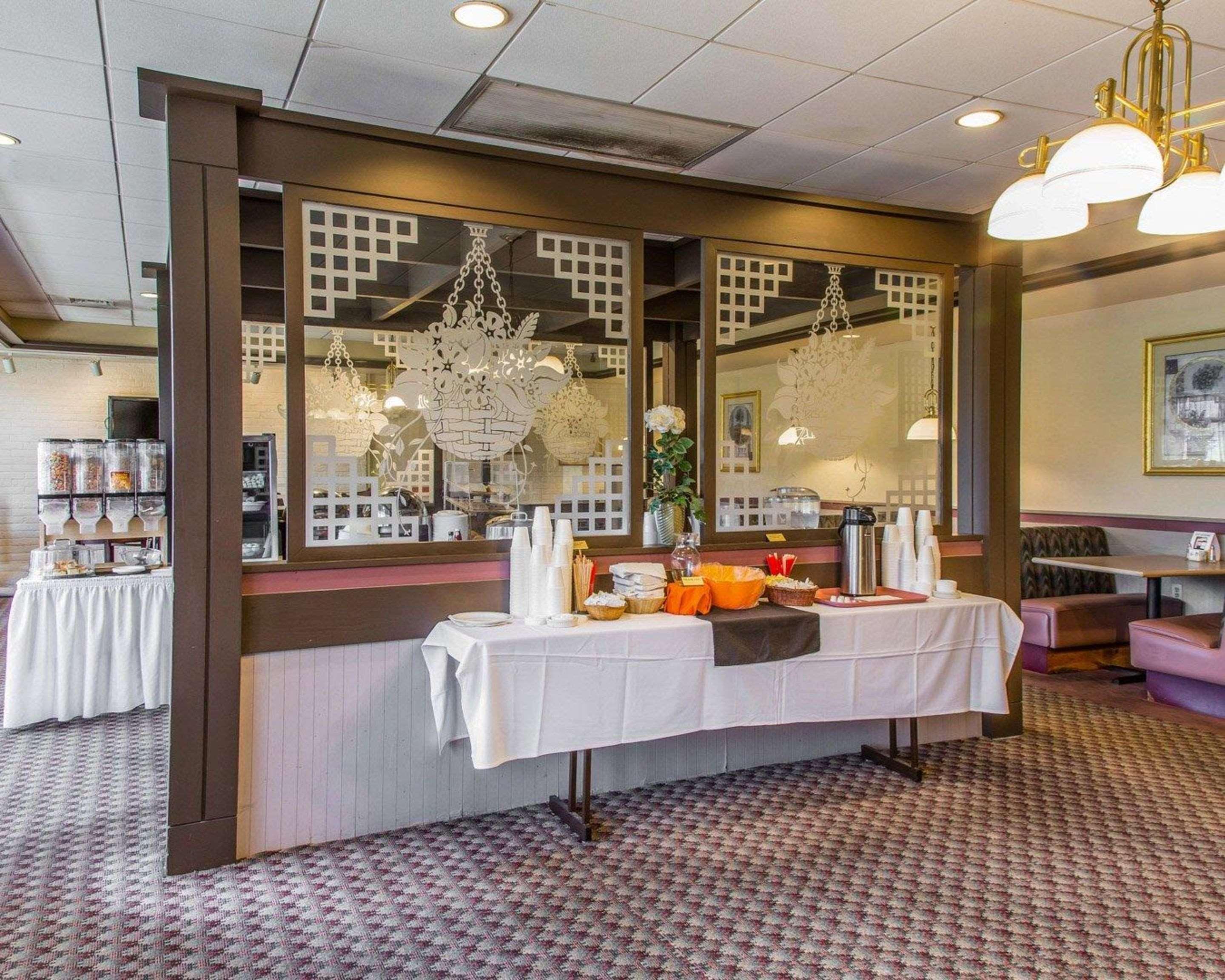 Rodeway Inn & Suites East Windsor Eksteriør billede
