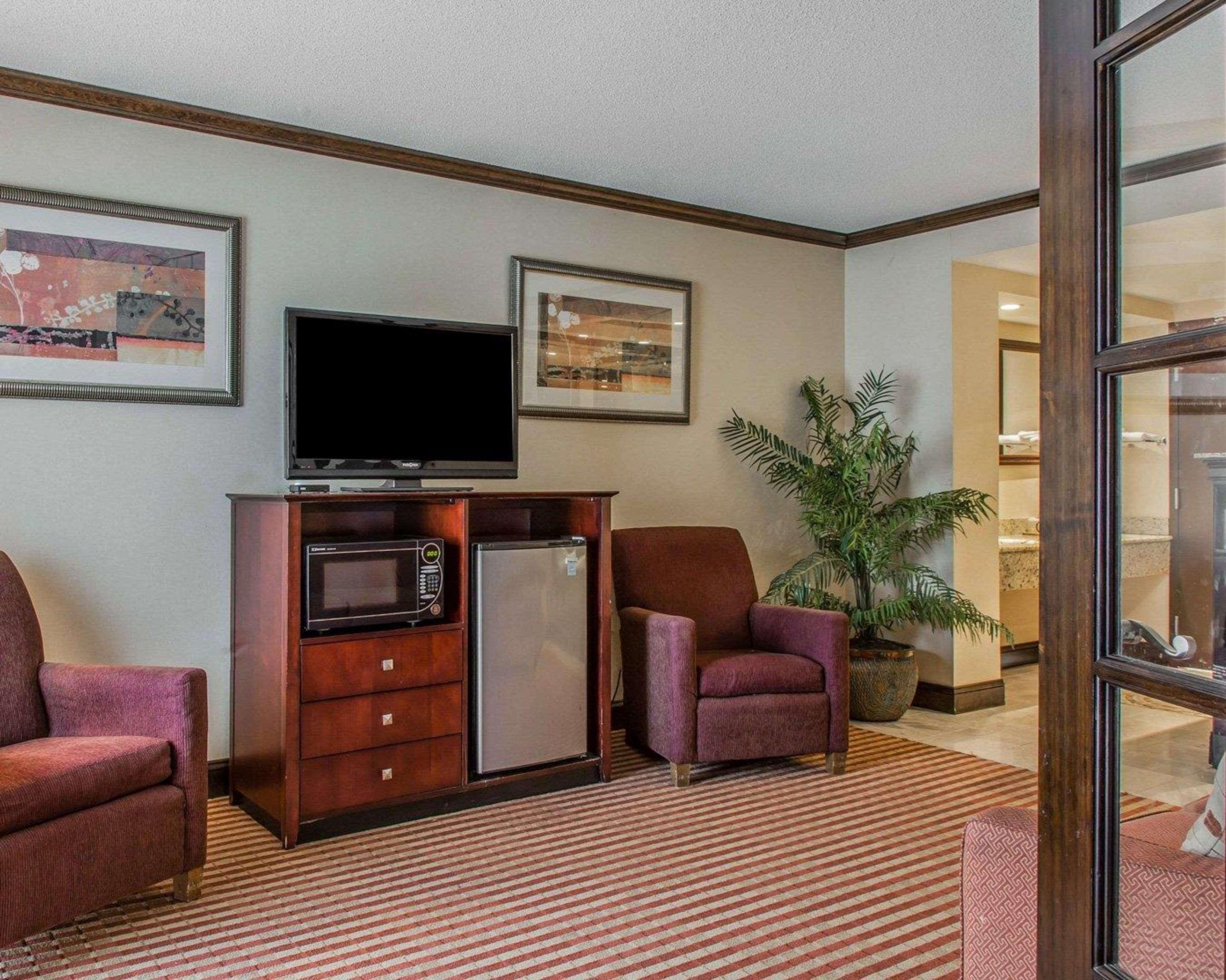 Rodeway Inn & Suites East Windsor Eksteriør billede