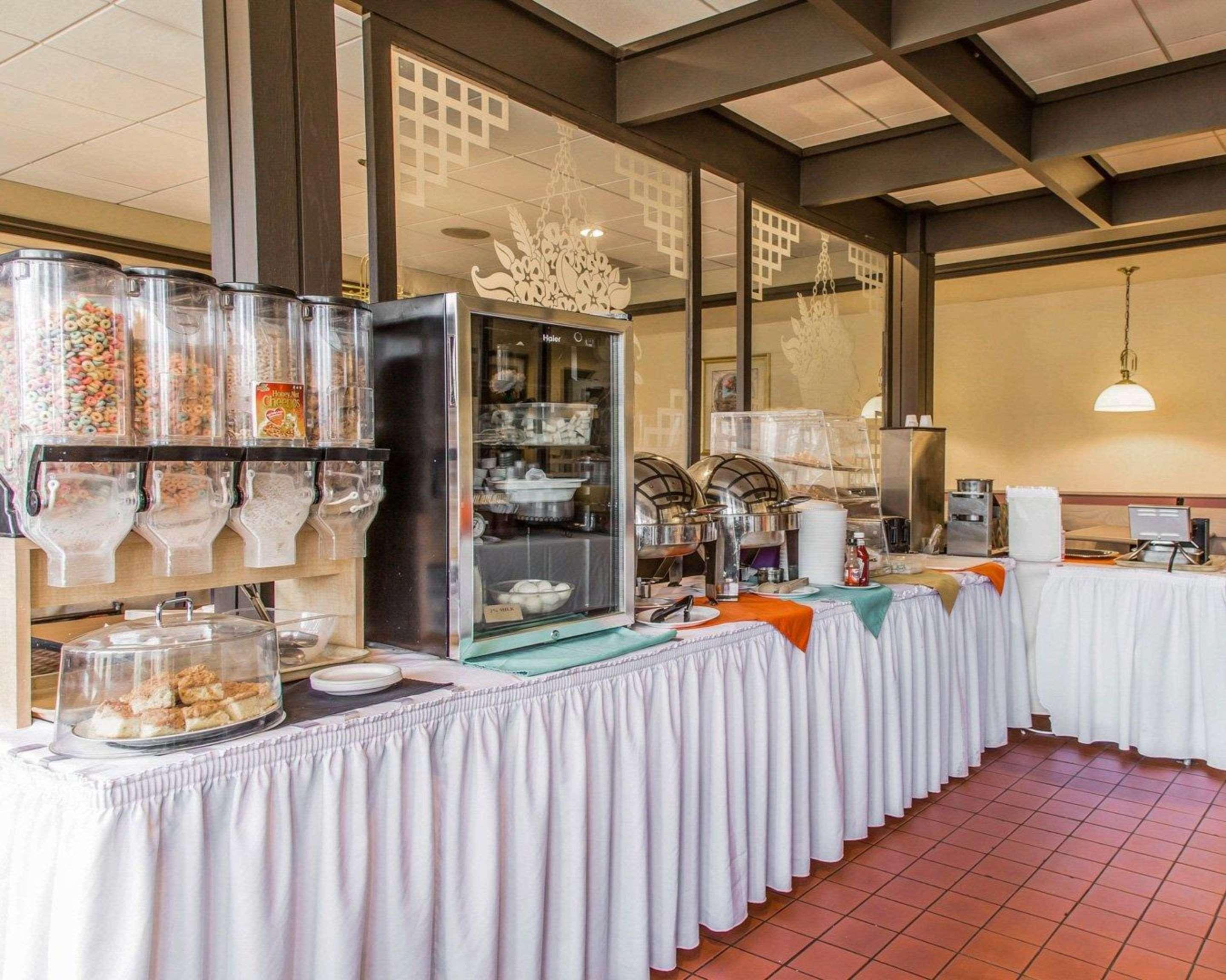 Rodeway Inn & Suites East Windsor Eksteriør billede